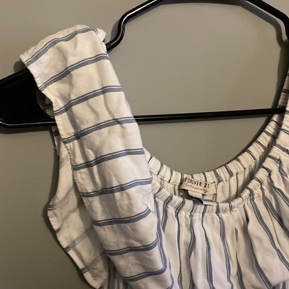 Long striped off-the-shoulder dress woth tie front and slits on the bottom - Picture 4 of 11